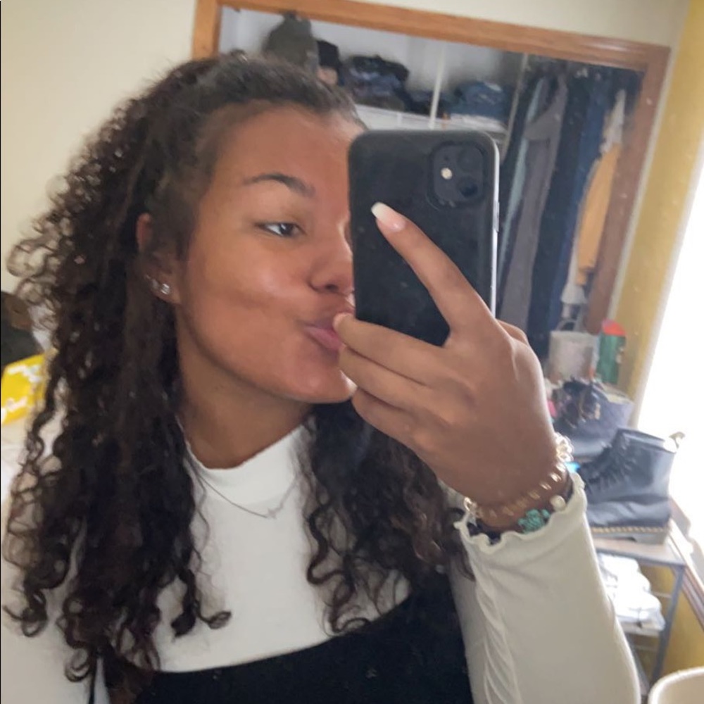 Meet your Posher, Jasmine